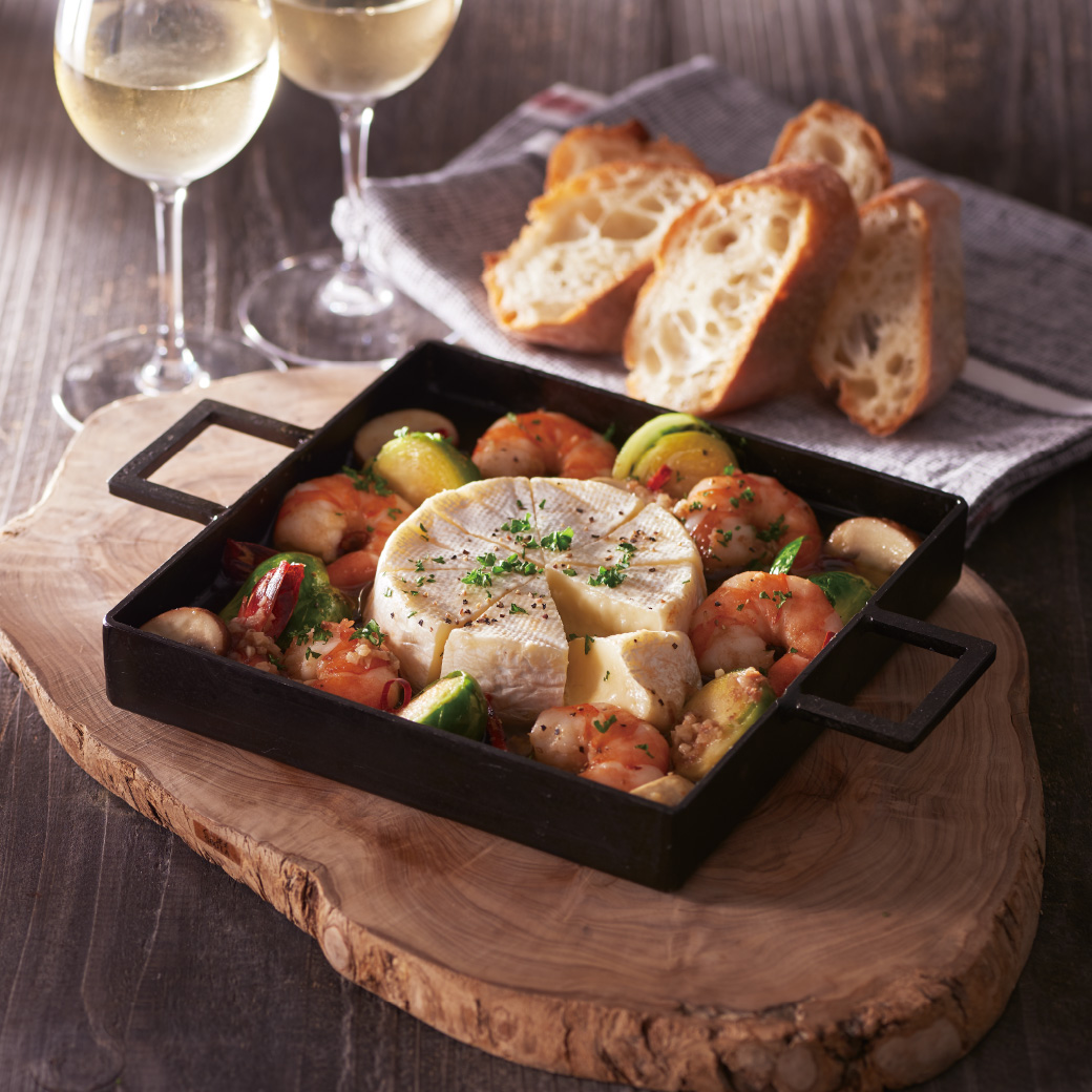 カマンベールと海老のアヒージョ